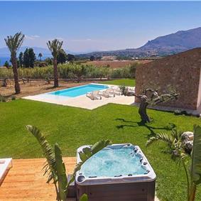 3 bedroom villa with infinity pool and jacuzzi, Scopello, sleeps 5-6